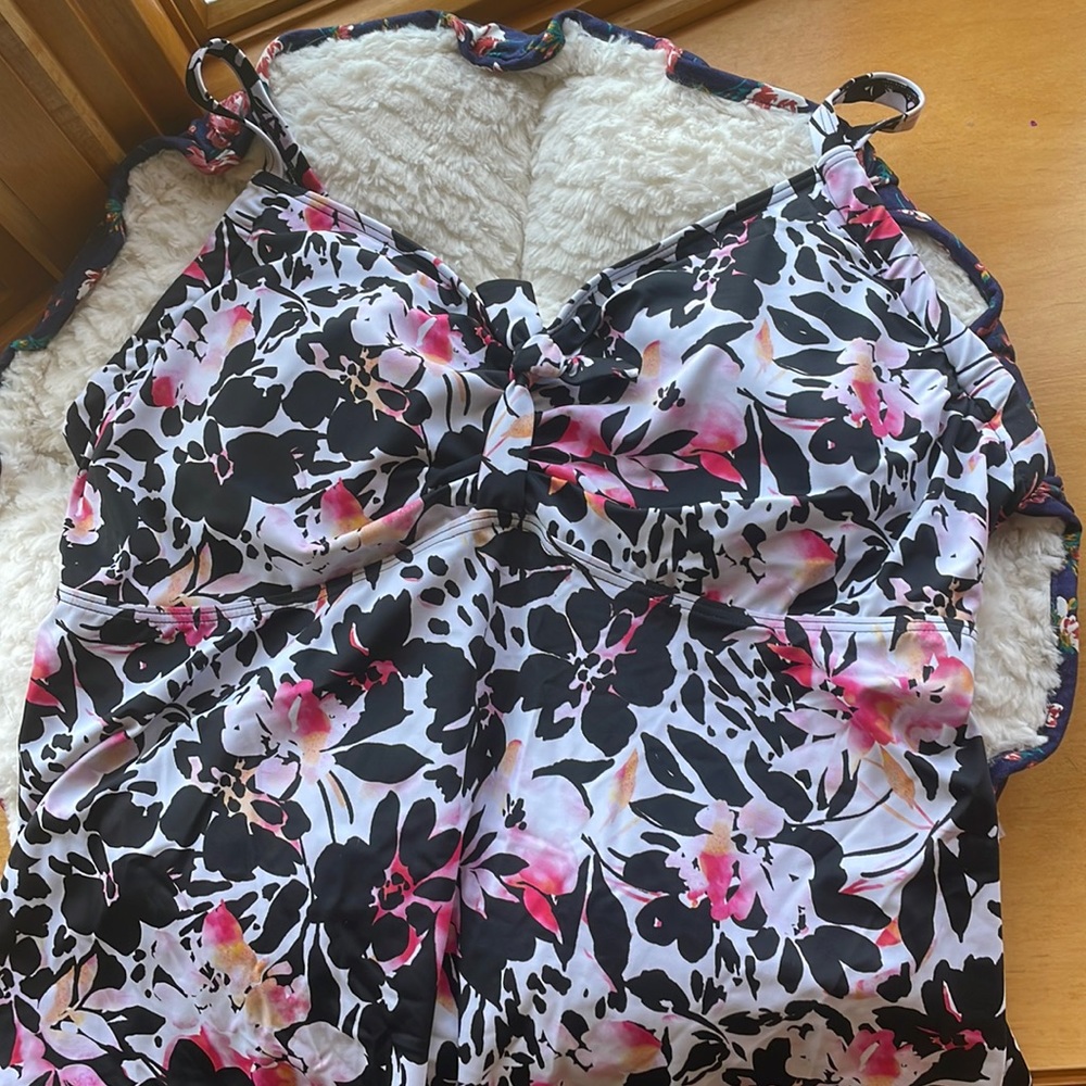 Swimsuits for All Women’s Plus Size Tie Front Underwire Tankini Top